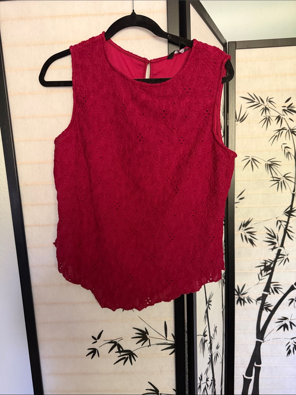 Women's Sleeveless Lace Shell asymmetrical Top - Deep Raspberry